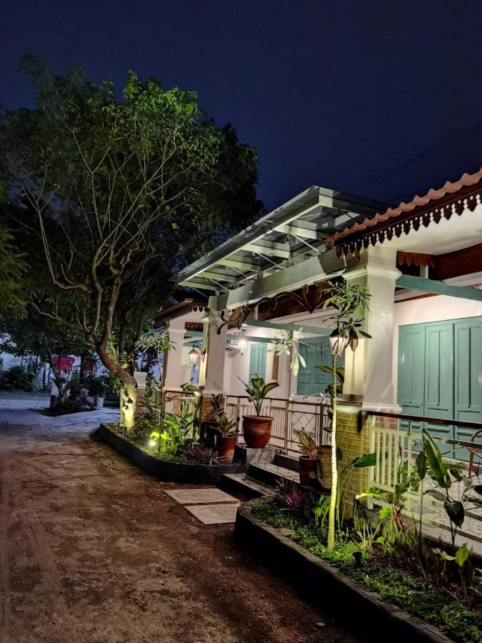 Ndalem Kinasih Homestay Syariah Solo Exterior foto