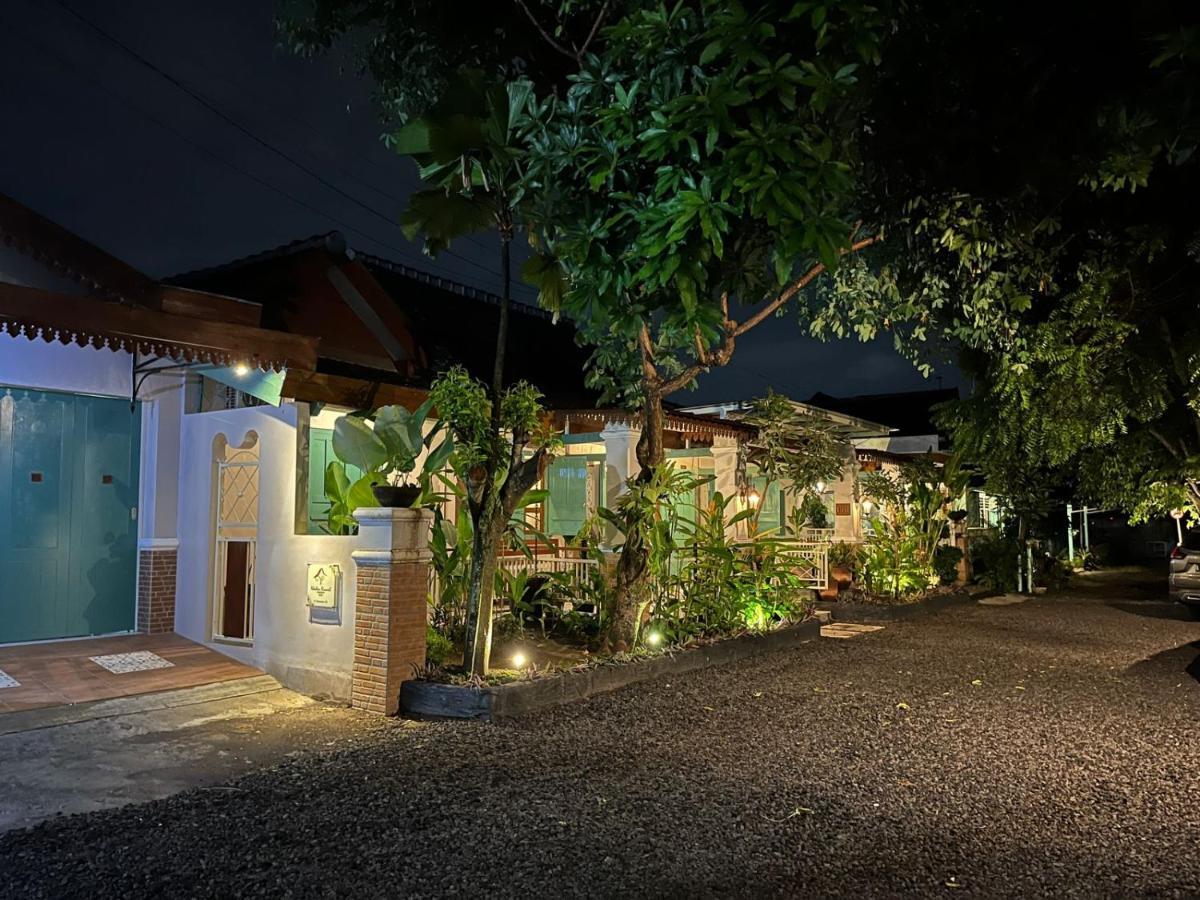 Ndalem Kinasih Homestay Syariah Solo Exterior foto